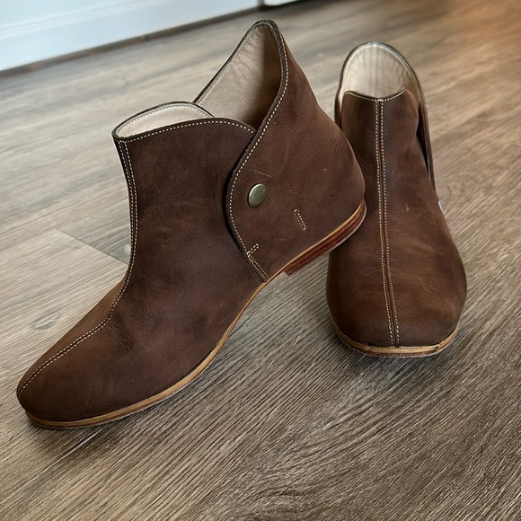 La Zapateria Shoes - LA Zapateria Handmade Brown Snap Button Leather Booties